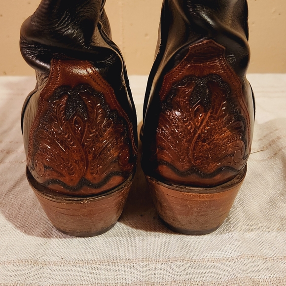 Lucchese Women's hand tooled western boots - Picture 3 of 4